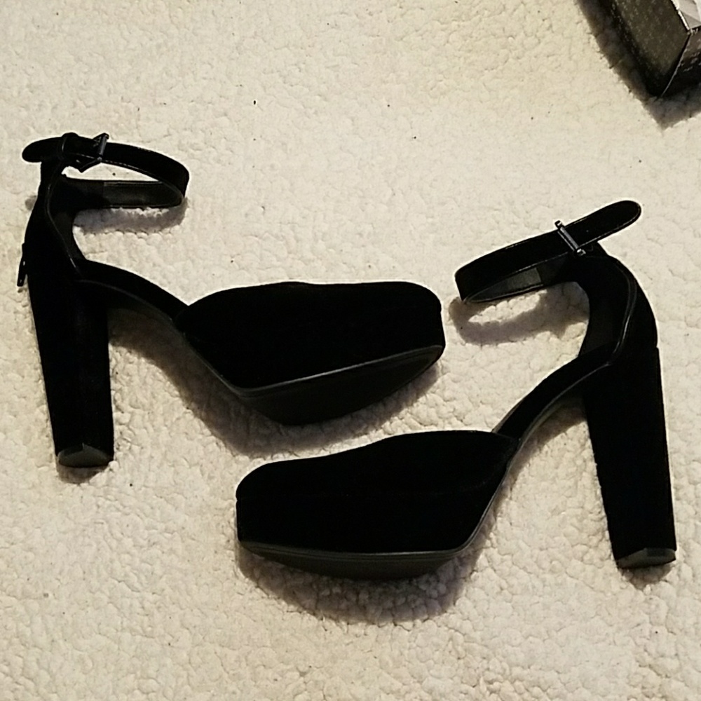 Platform black velvet chunky heels